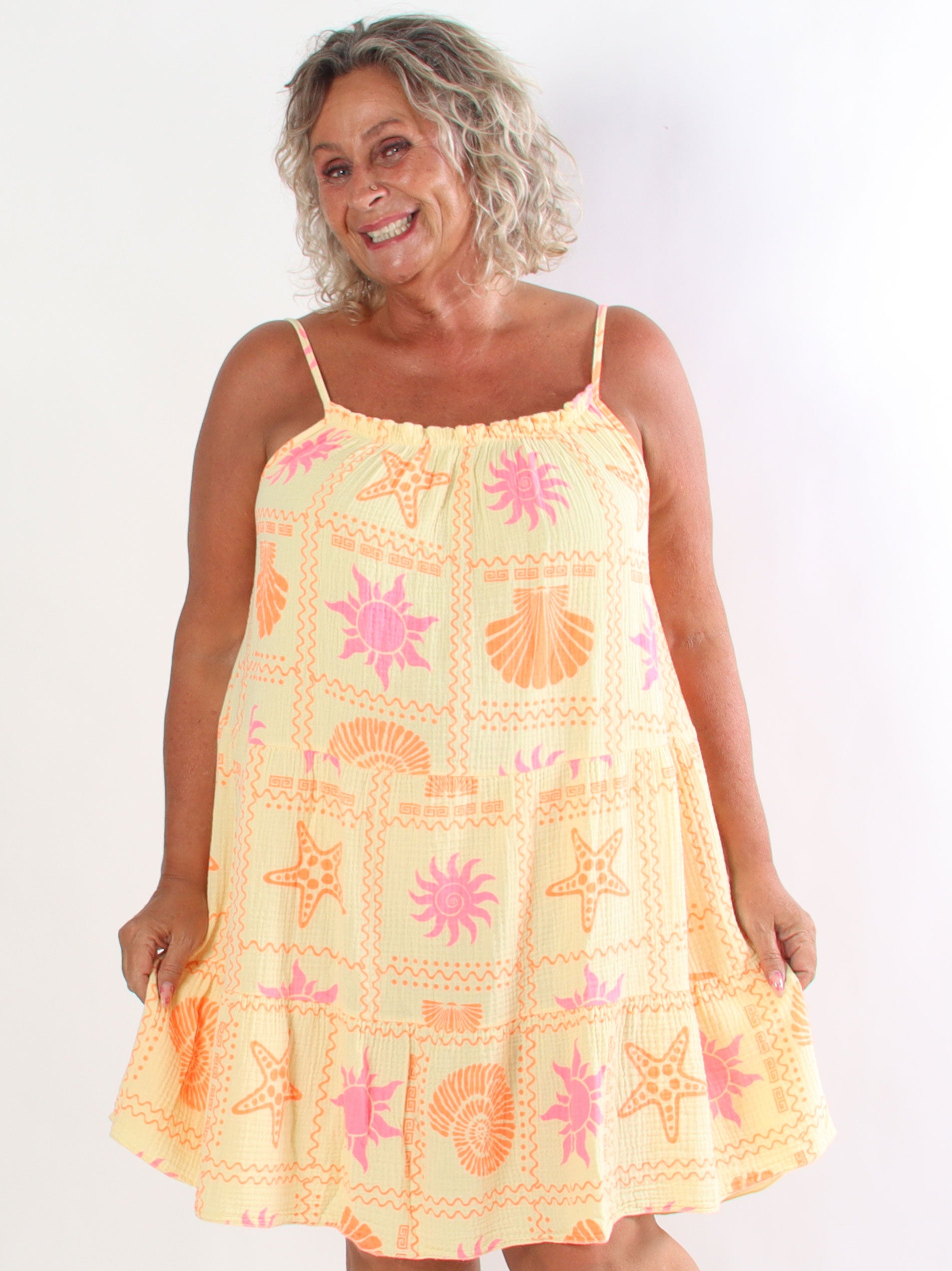 Jill Summer - Plus size stropkjole i blød og luftig musselin med fine sommermotiver